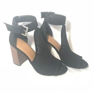Formal Universal Thread Covered Block Heels Size 8